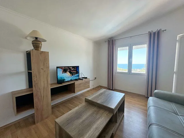 Sea view house with Swimming pool in Utjeha — photo 21